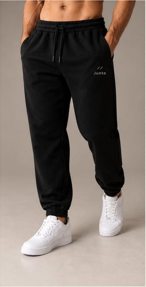 Calça jogger JUNTO, foto de referência